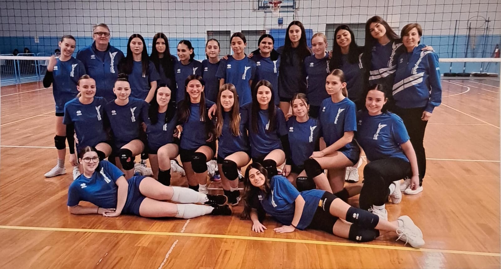 U16